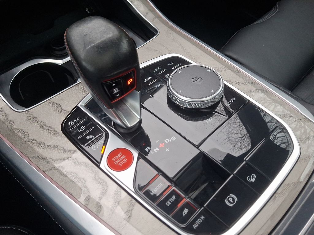 Vehicle image 15 of 32
