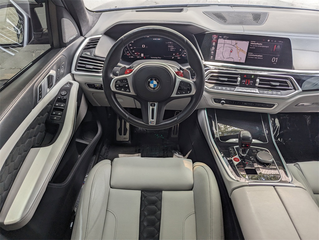 Vehicle image 14 of 32