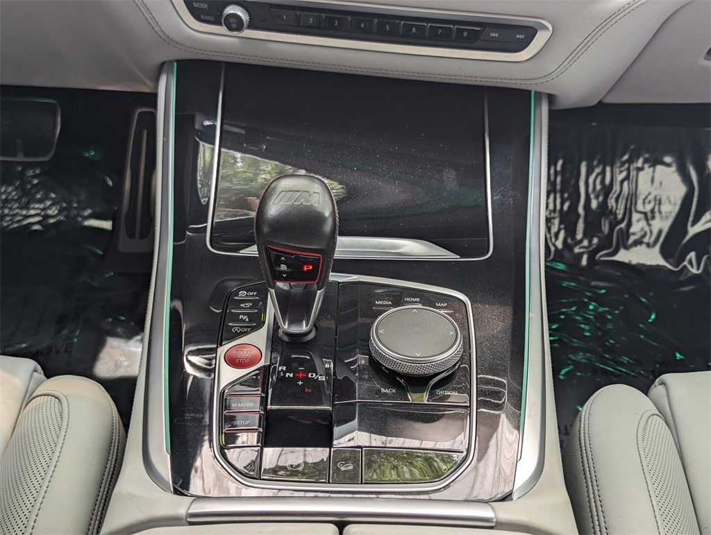 Vehicle image 22 of 32