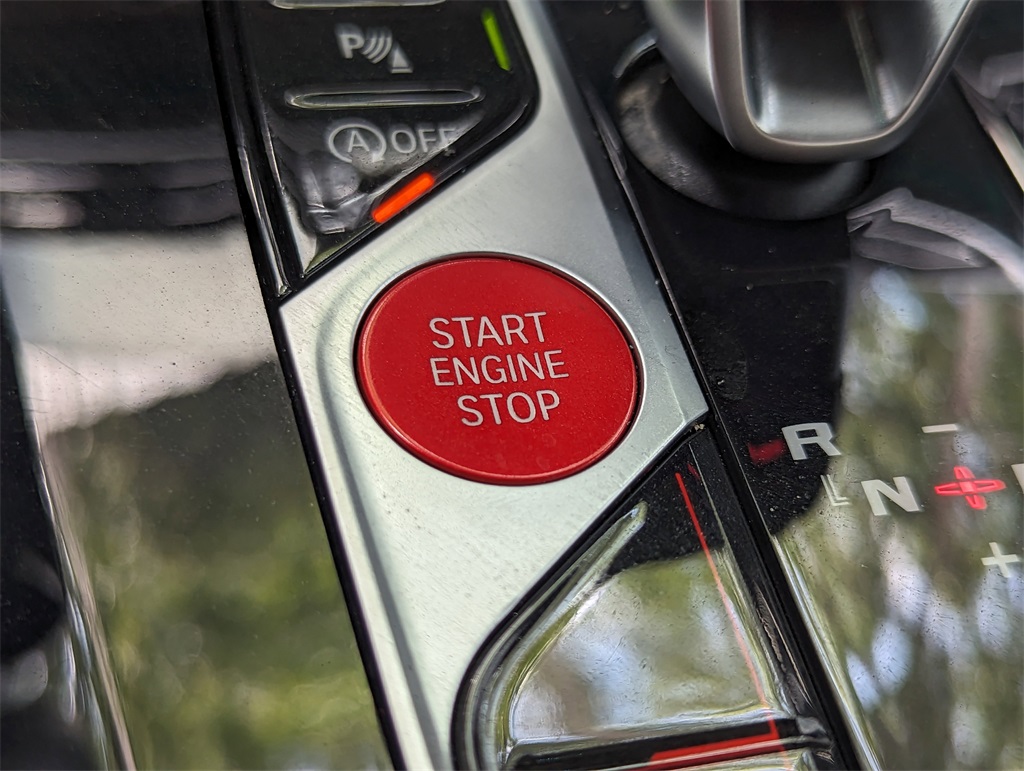 Vehicle image 29 of 32