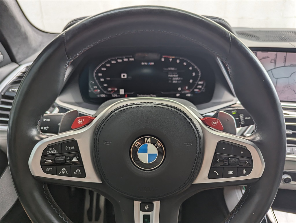 Vehicle image 17 of 32
