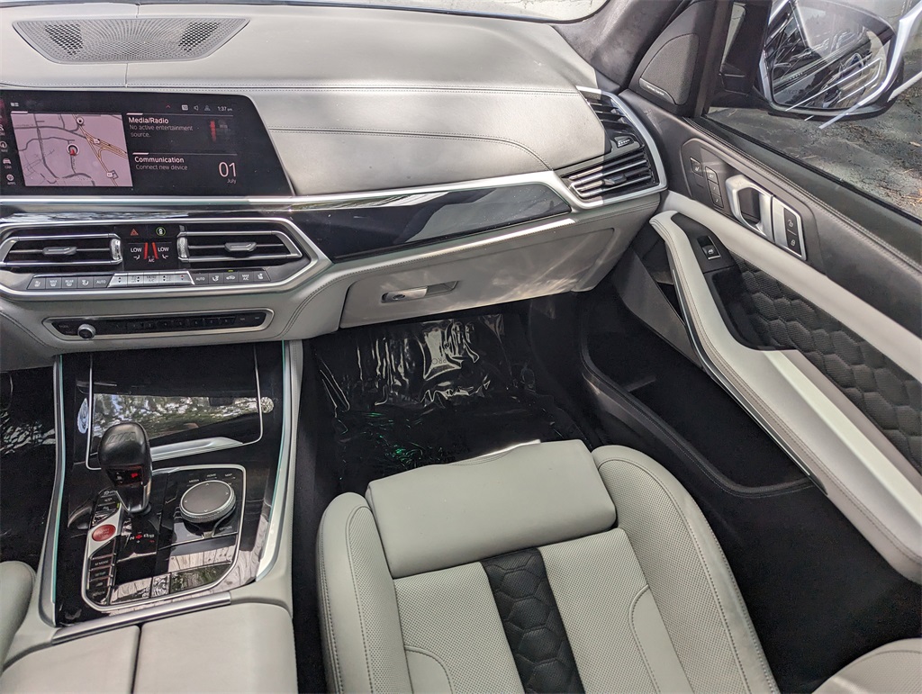 Vehicle image 15 of 32