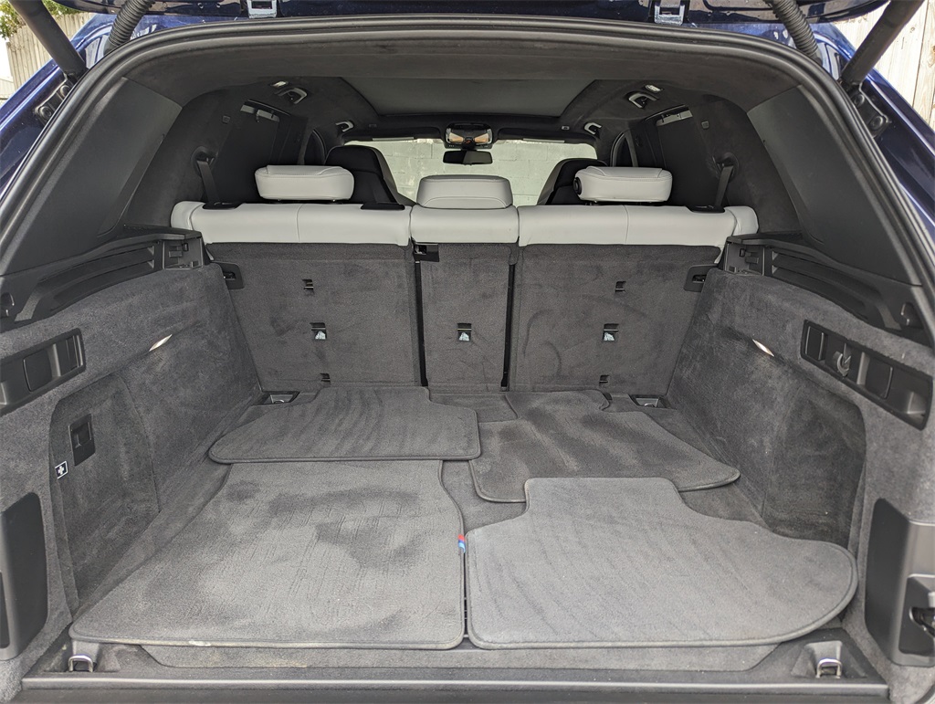 Vehicle image 10 of 32