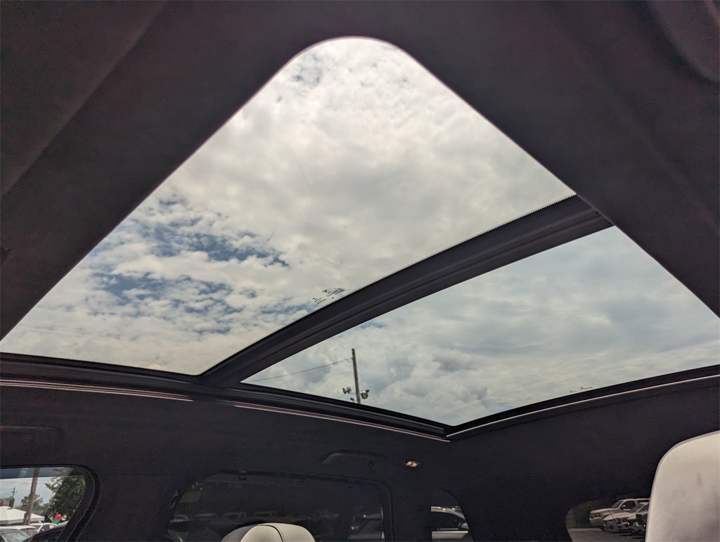 Vehicle image 16 of 32