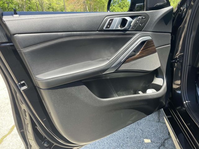 Vehicle image 23 of 35