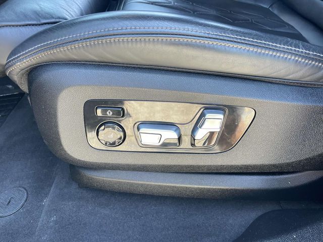 Vehicle image 26 of 35