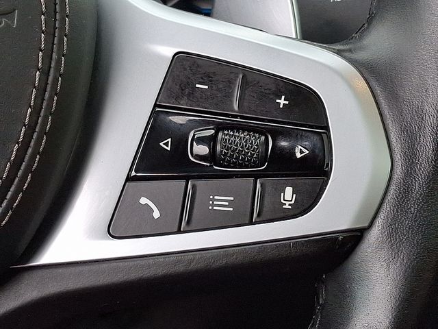 Vehicle image 30 of 32