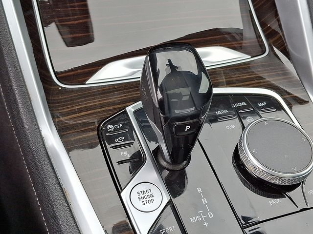 Vehicle image 27 of 32
