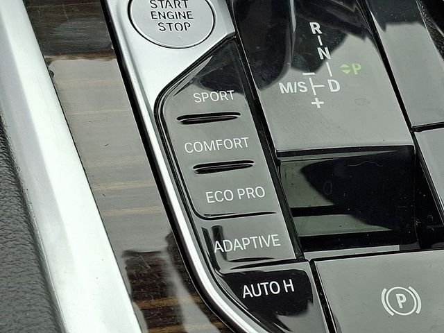 Vehicle image 21 of 32
