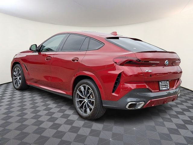 Vehicle image 8 of 32