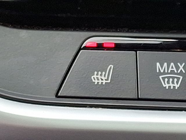 Vehicle image 22 of 32