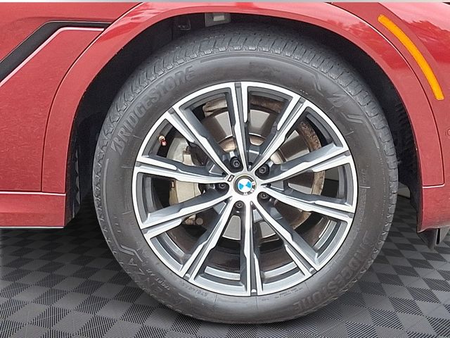 Vehicle image 10 of 32