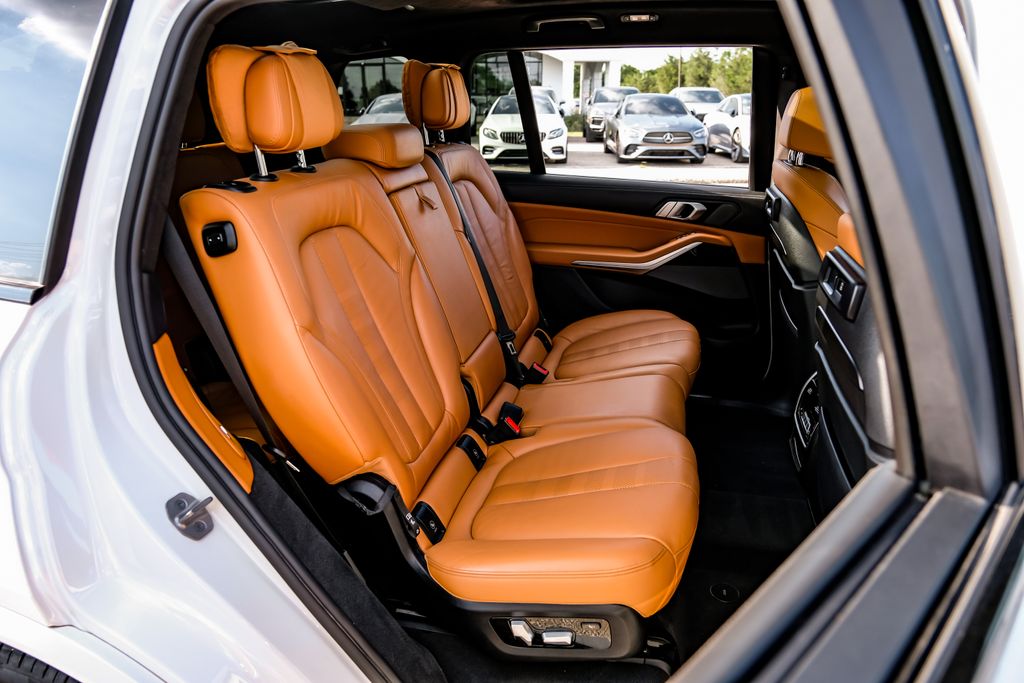 Vehicle image 21 of 71