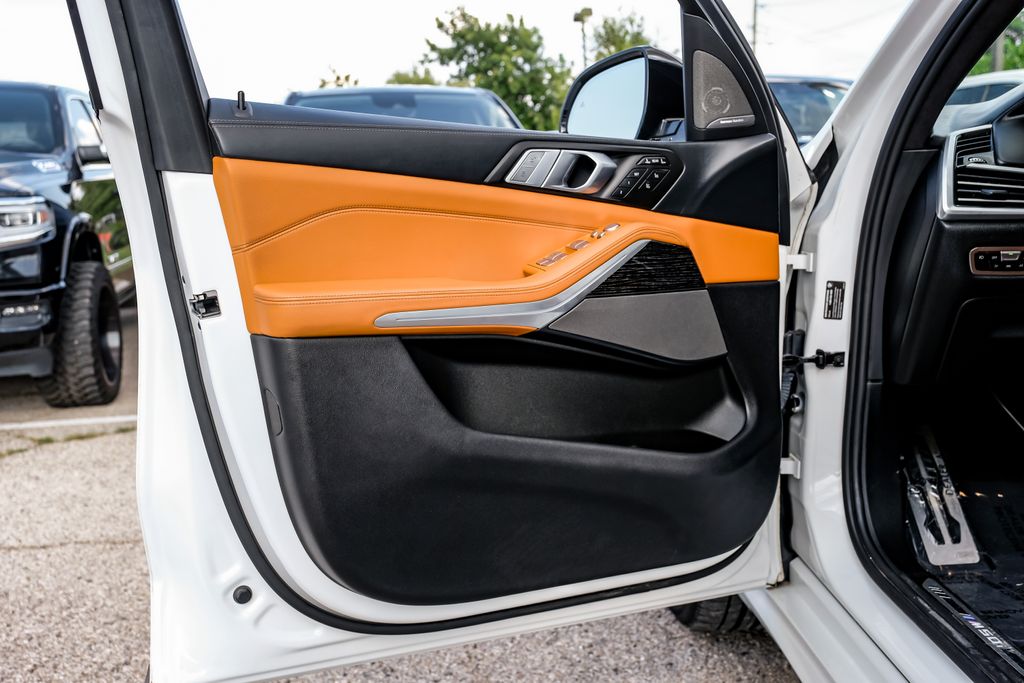 Vehicle image 43 of 71