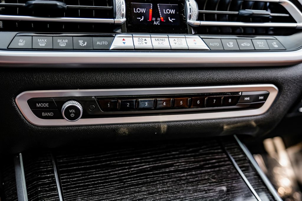 Vehicle image 67 of 71