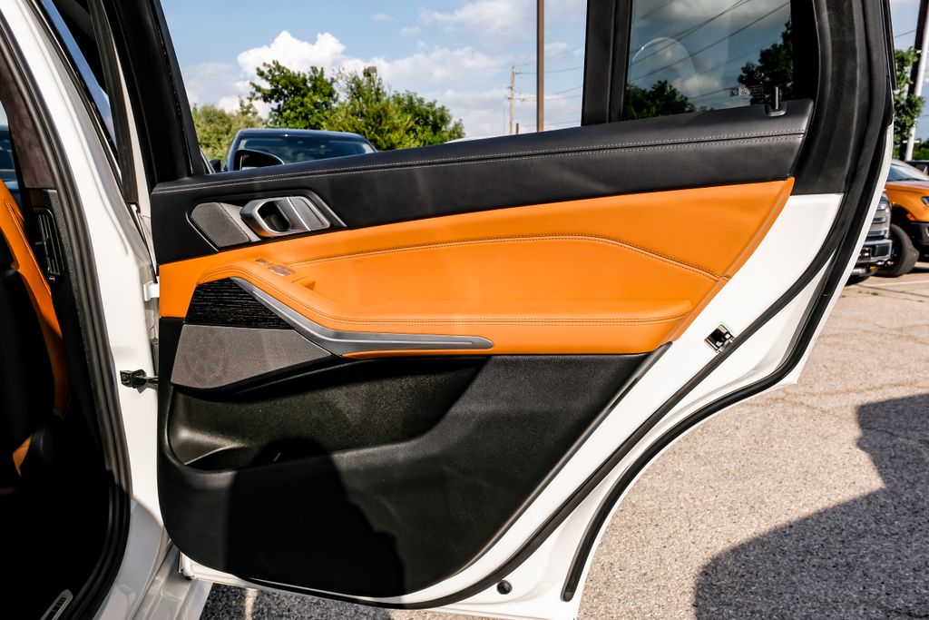 Vehicle image 56 of 71