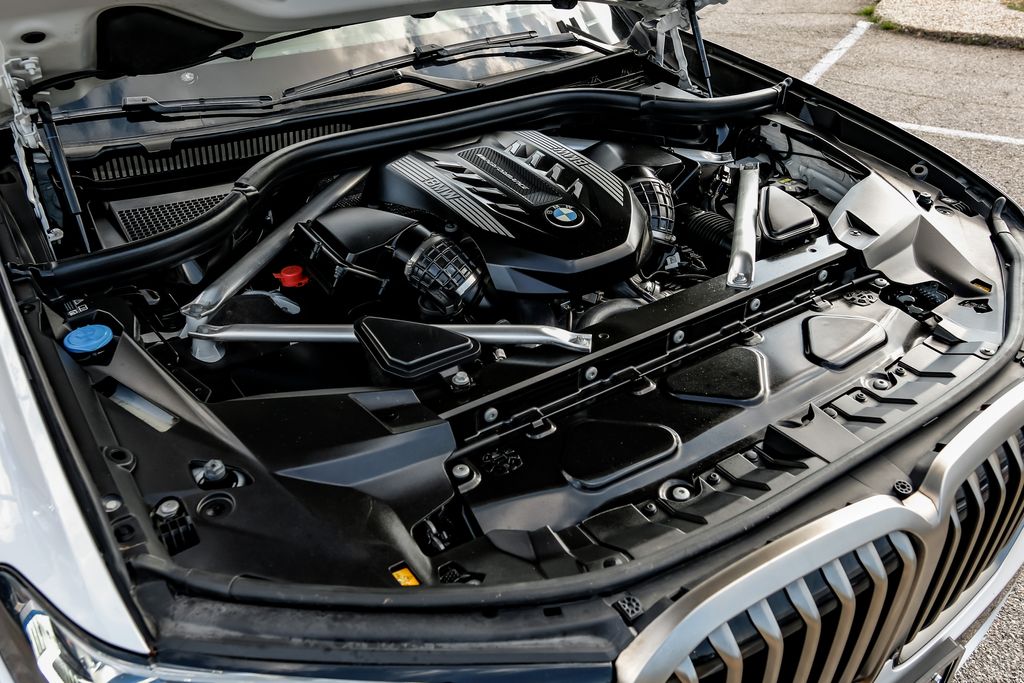 Vehicle image 10 of 71