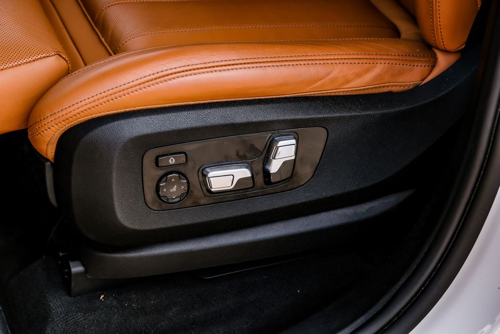 Vehicle image 53 of 71