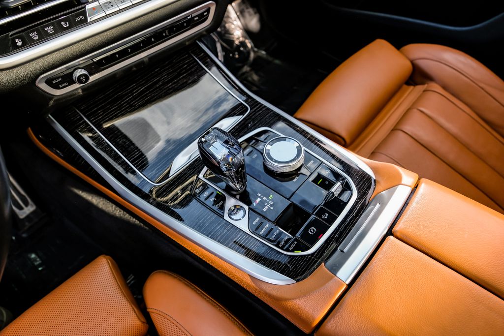 Vehicle image 41 of 71