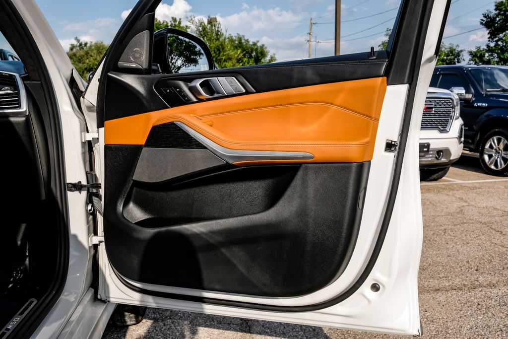 Vehicle image 64 of 71