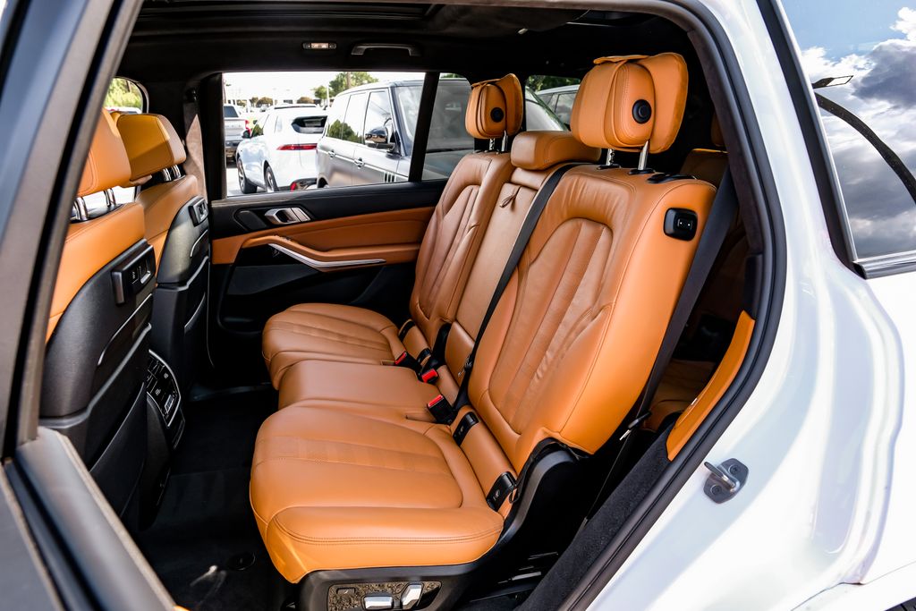 Vehicle image 24 of 71