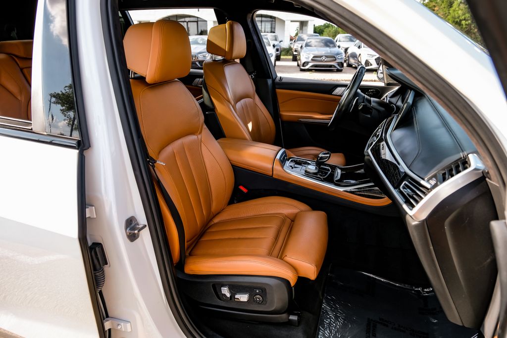 Vehicle image 20 of 71
