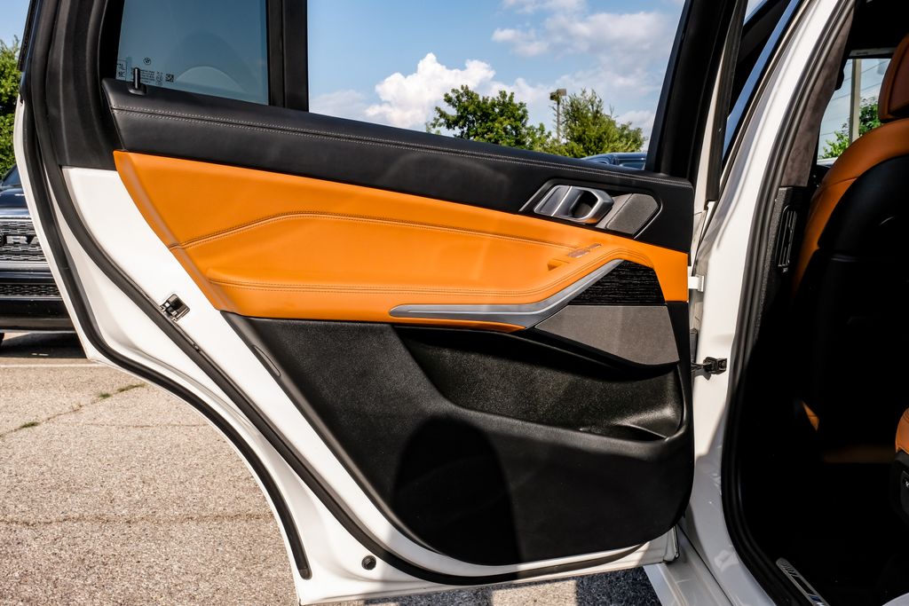 Vehicle image 44 of 71