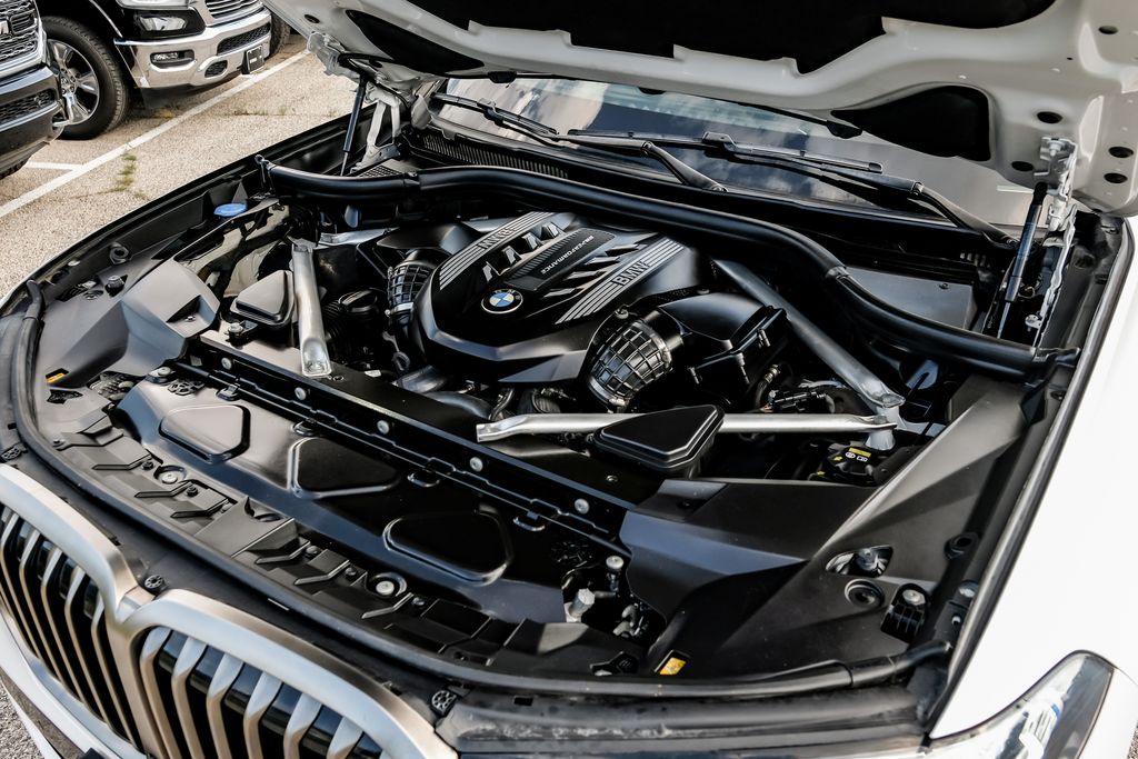 Vehicle image 12 of 71