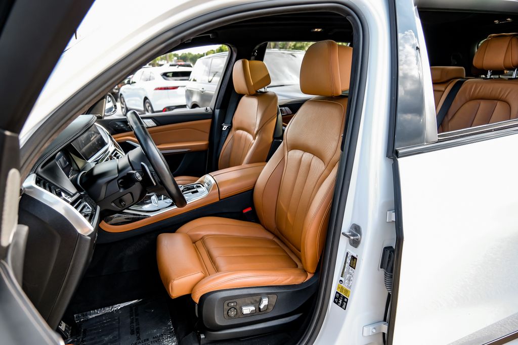 Vehicle image 23 of 71