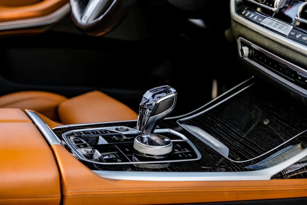 Vehicle image 40 of 71