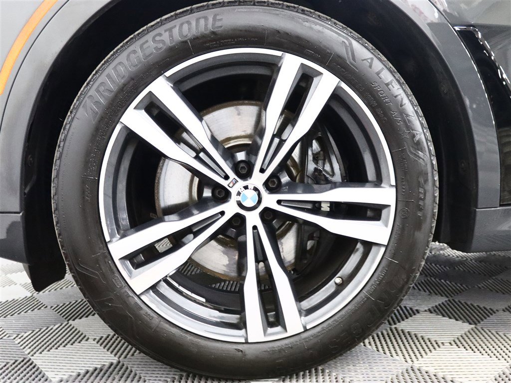 Vehicle image 9 of 30