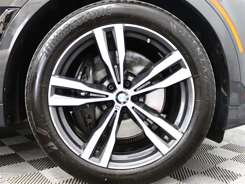 Vehicle image 10 of 30