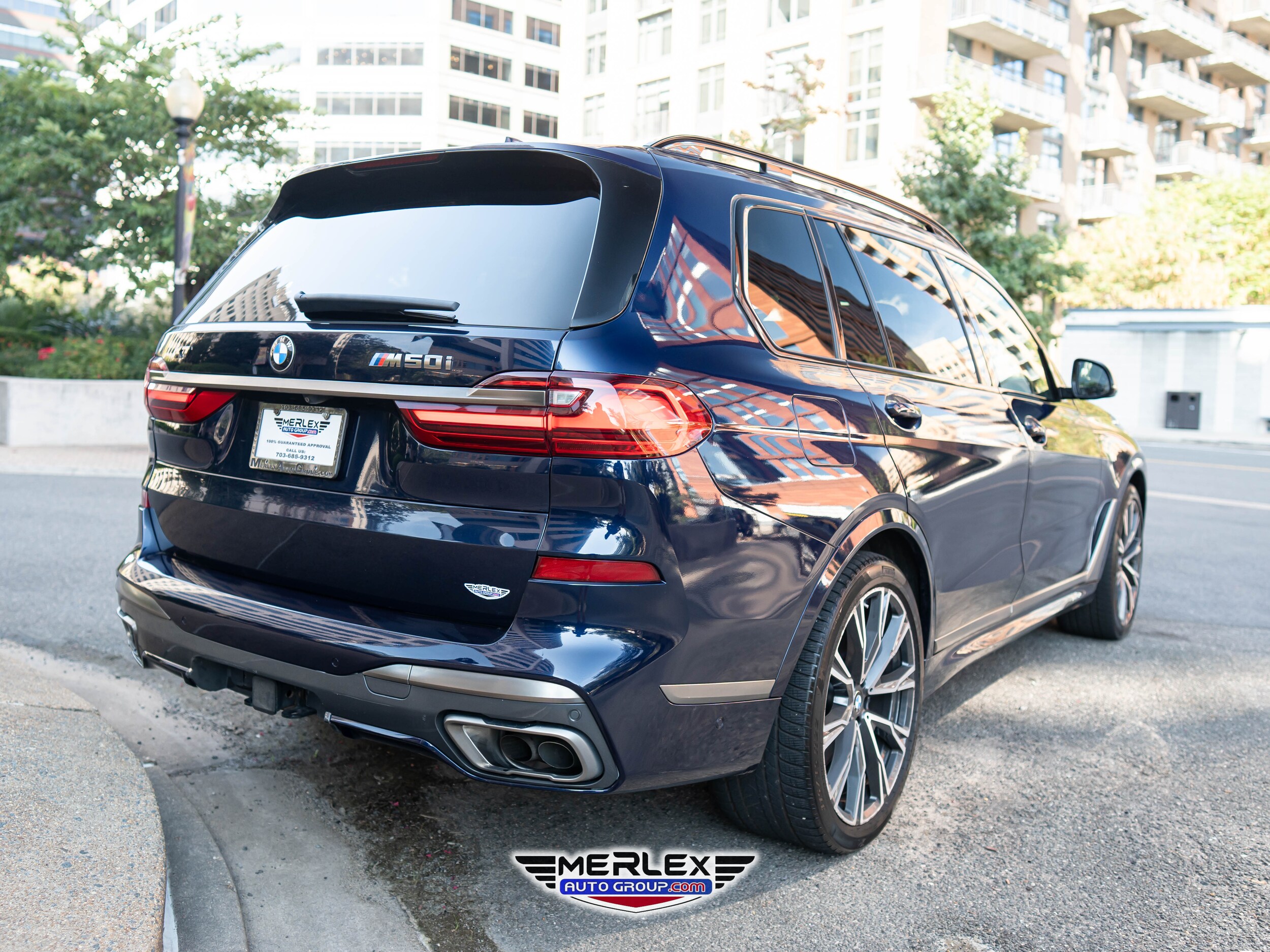 2021 BMW X7 M50i Image 5 of 61