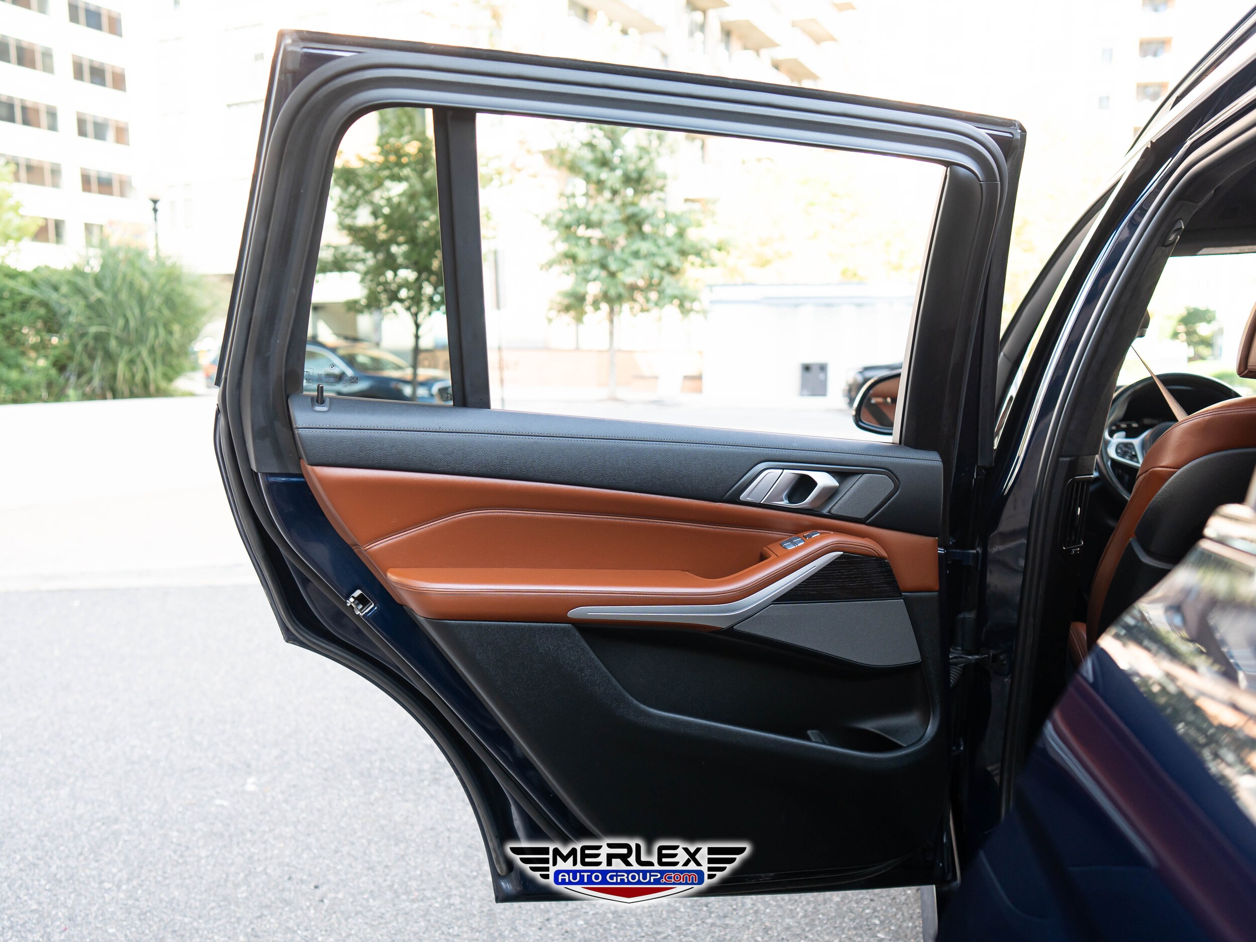 2021 BMW X7 M50i Image 28 of 61