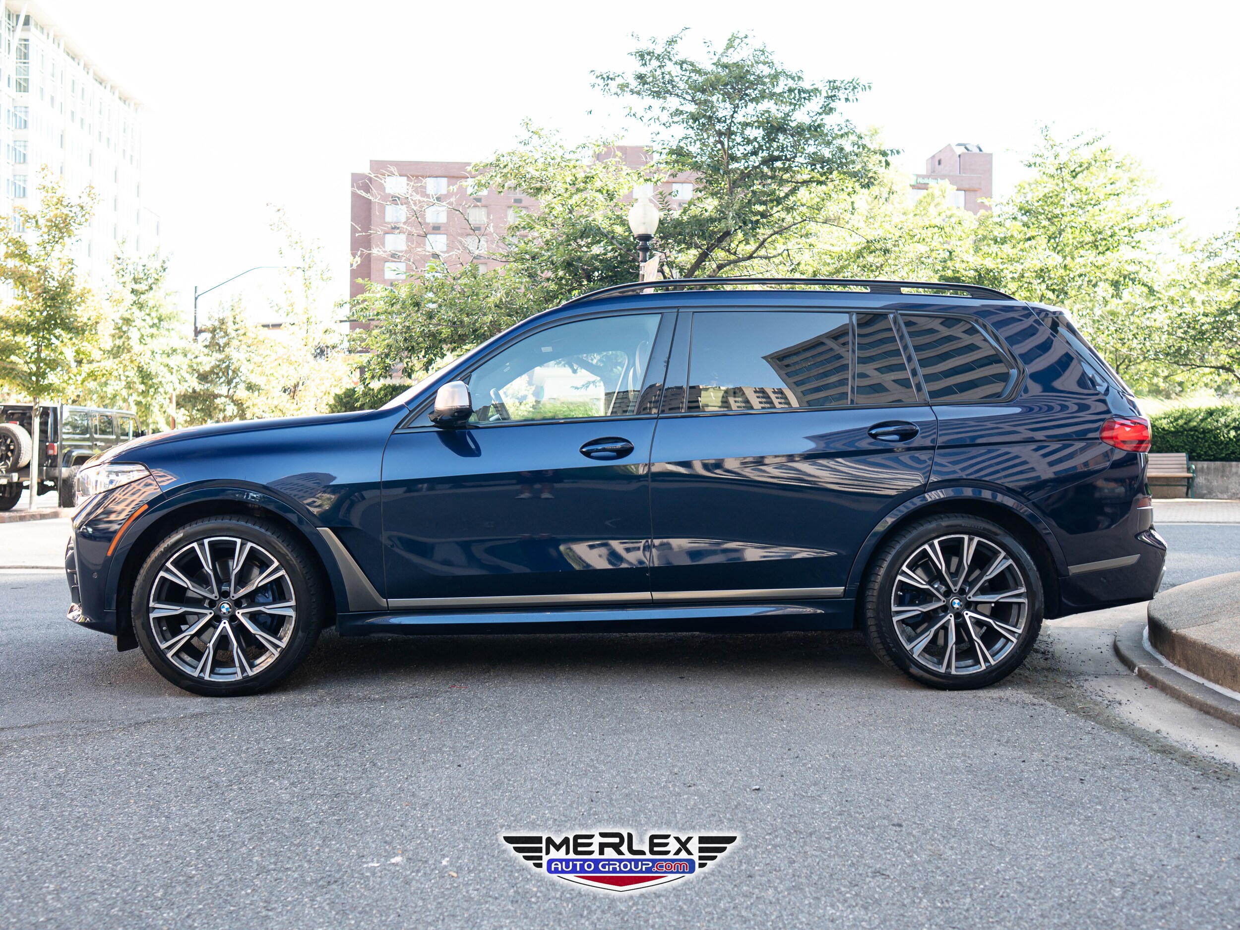 2021 BMW X7 M50i Image 8 of 61