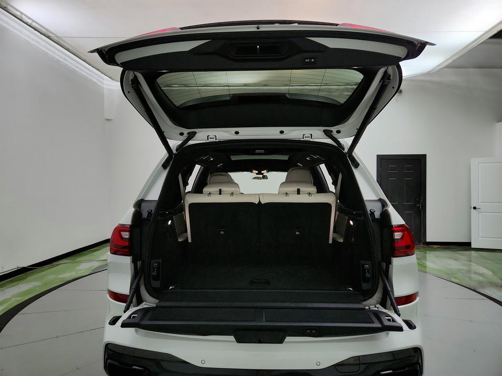 Vehicle image 42 of 43