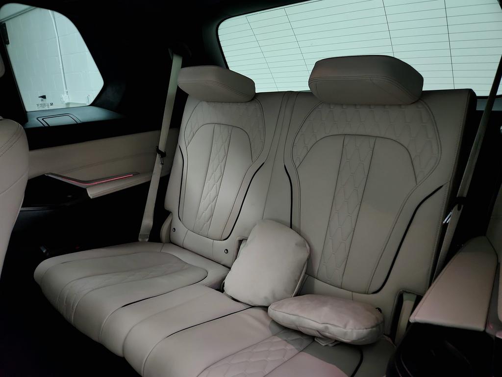 Vehicle image 20 of 43