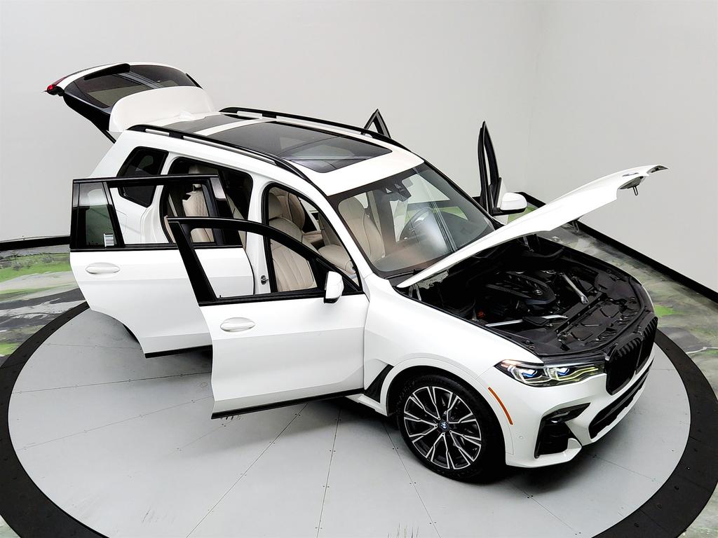 Vehicle image 7 of 43