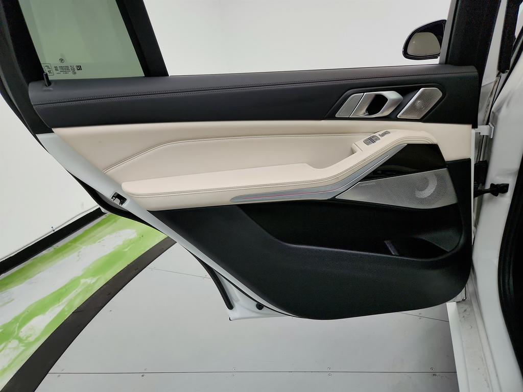 Vehicle image 36 of 43