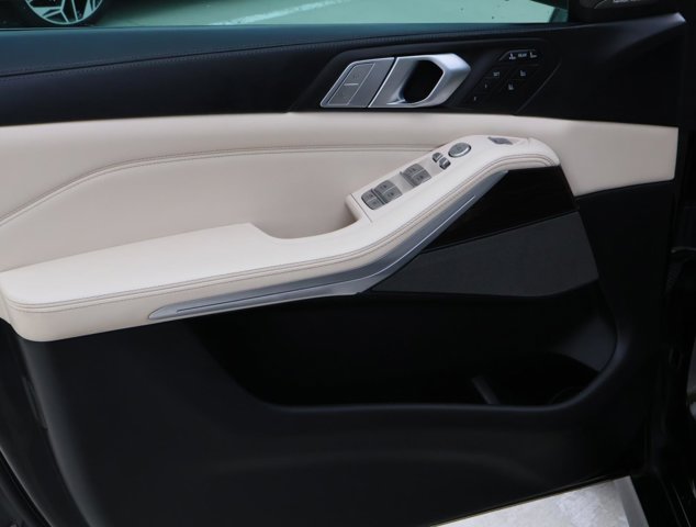 Vehicle image 15 of 35