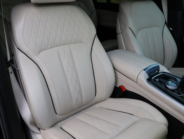 Vehicle image 17 of 35