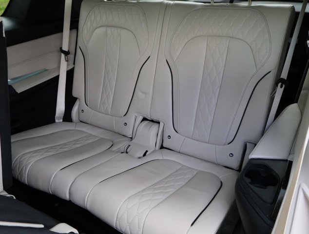 Vehicle image 21 of 35
