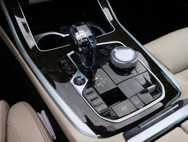 Vehicle image 31 of 35