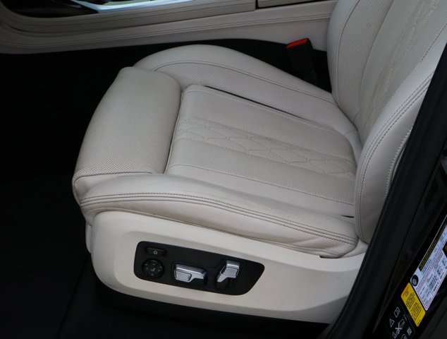 Vehicle image 14 of 35