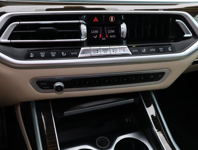 Vehicle image 32 of 35