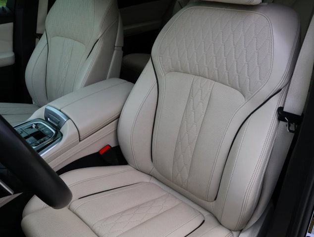 Vehicle image 13 of 35