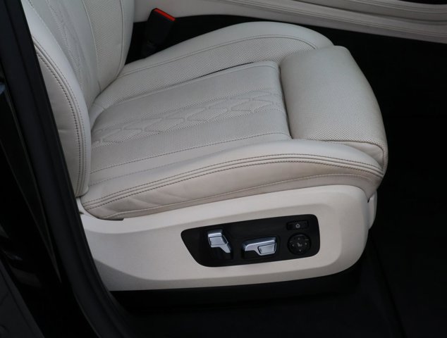 Vehicle image 18 of 35