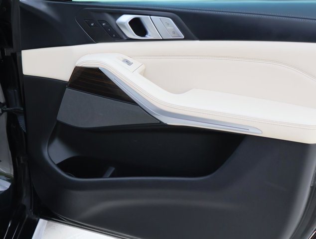 Vehicle image 16 of 35