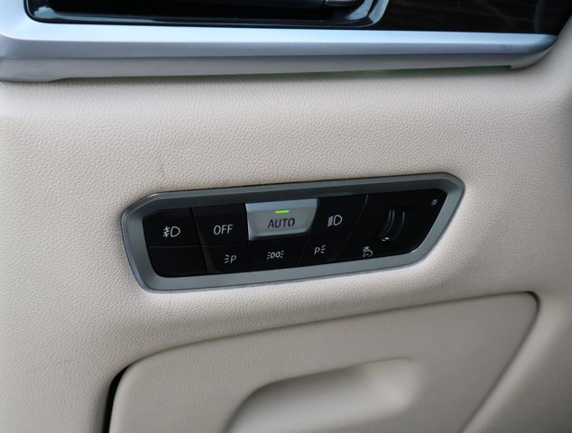 Vehicle image 28 of 35