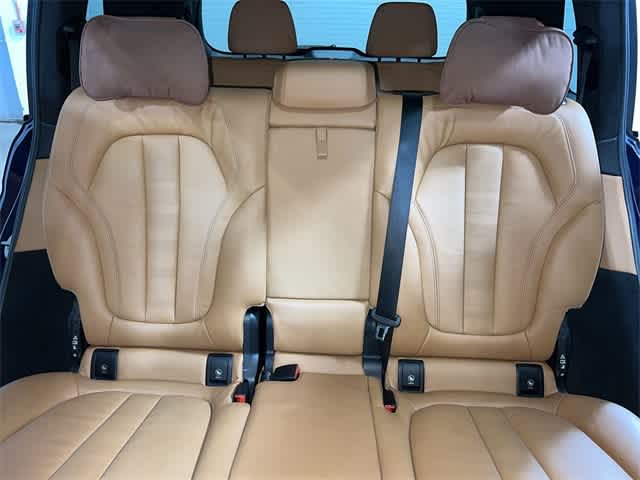Vehicle image 23 of 36